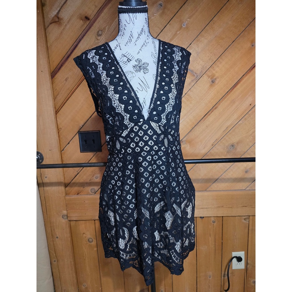 Free People‎ Black Lace Mini Dress Deep V-Neck Sleeveless Boho Size 12